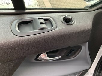 Ford Transit Custom 2,2 TDCi 290 L2 9míst r.v. 2015 - 7