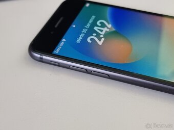 Apple iPhone 8 černý 64 GB - 7