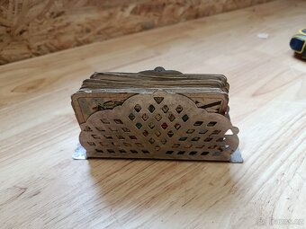 Set starých karet (Taroky + Mariáš) a kovový stojánek - 7