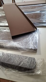 Kovové venkovní parapety pozink + lakované, nové - 7