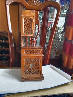 Pěkný starý, vyřezávaný sekretář pro panenk - 7