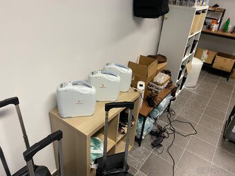 Přenosný - mobilní kyslíkový přístroj váha 3,2 kg - 7