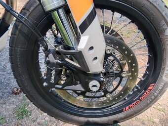 Moto Guzzi V85TT najeto pouze 7.800km top stav - 7