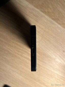 Apple iPhone 16e 128GB Černá - ZÁRUKA - 7