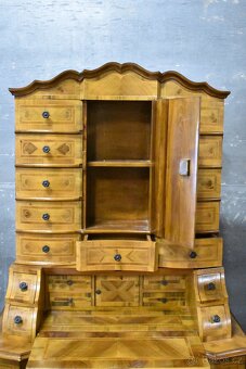 Masivní sekretář - 7