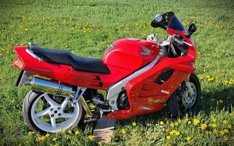 prodám Honda VFR 750 - 7