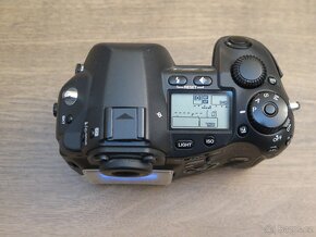 Olympus E-system E-1 tělo + grip HLD-2 na díly - 7