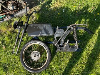 Jawa 50/23 Mustang bez TP + ND rám, nádrž, kolo, a další - 7
