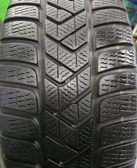 18 VOLKSWAGEN 7.5J ET51 5X112 + Pirelli 225/40 R18 - 7