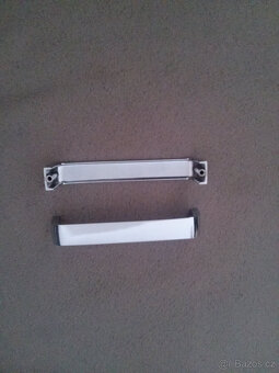 4x NOHA KE STOLU A DVA DRUHY NABYT.UCHYTEK -- NOVE - 7