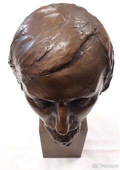 Busta bronz patina autoportrét Václav Frydecký. 36 cm - 7
