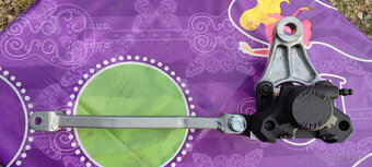 Suzuki SV 650N/S (1999- 2002) Třmen zadní + unašeč a držák - 7