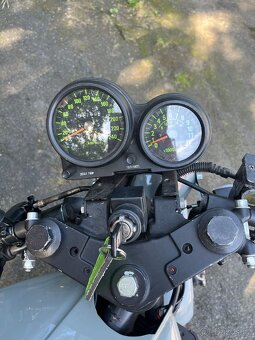 Kawasaki GPZ 750 _ café racer - 7