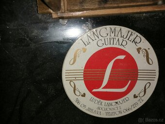 Devíti strunná kytara - 7