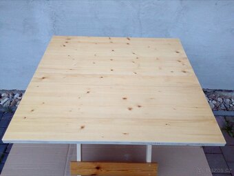Prodám skládací stůl ze dřeva 75x80 - 7