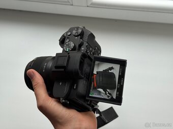 Foťák Sony Alpha A7 II + FE 50 mm f/1,8 + příslušenství - 7