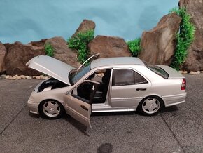 prodám model 1:18 mercedes benz C36 AMG - 7
