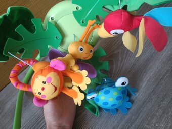 Velký kolotoč nad postýlku Fisher Price - 7
