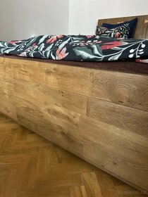 nabízím k prodeji masivní dřevěnou postel - 7