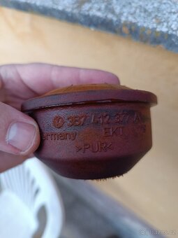 Škoda, uložení tlumičů a krytky - 7