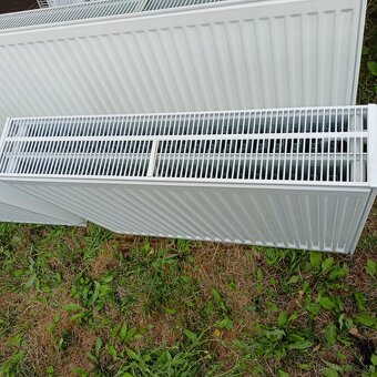 Prodám radiátory různých typů + 3 koupelnové žebříky - 7