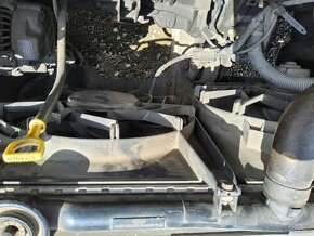Hyundai COUPE 2,0FX 1999 102kW - DILY, KRASNY, JEZDI - 7