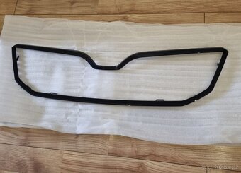 PREDNI MASKA OCTAVIA 3 / 3FL / 4 RAMECEK GRILU MASKY CERNY - 7