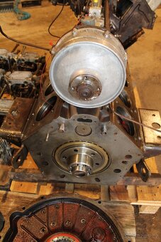 Tatra v12 biturbo motor - 7