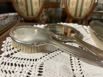 Elegantní vintage toaletní souprava – zrcadlo a kartáče - 7