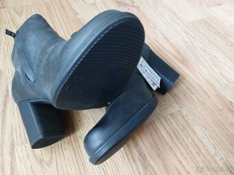 NOVÉ kotníkové zimní boty velikost 39 PC 899,- - 7