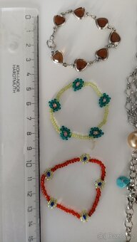 MIX šperky - náhrdelníky, dětské náramky, náušnice, prsten - 7