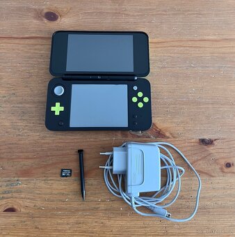 New Nintendo 2DS XL v super stavu včetně příslušenství - 7