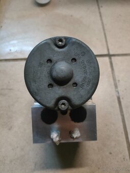 8E0 614 111 A, Jednotka ABS, VW Passat B5.5 1.9 tdi 2004 - 7