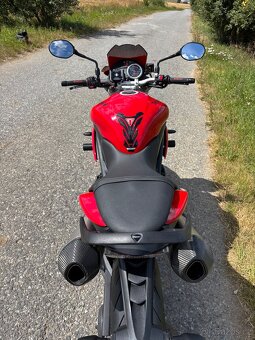 Triumph Speed Triple 1050 - 7