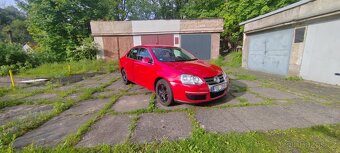 zdravím prodám volkswagen Jetta 1.6Fsi 85kw 6Q - 7