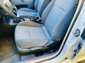 ŠKODA OCTAVIA 1.6 i TOUR BENZÍN 75 kW KLIMA - 7