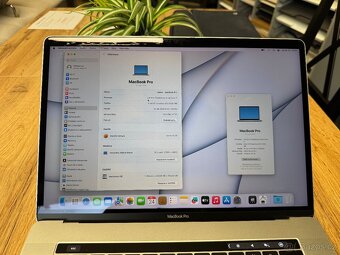 MacBook Pro 15” CTO – i7 / 16 GB RAM / 256 GB / Radeon 555 - 7