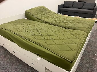 Postel s matracemi a úložným prostorem - 7