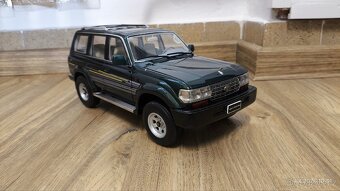 Model Toyota Land Cruiser LC80 1:18 Keng Fai - 7