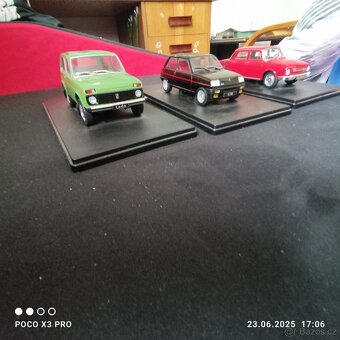 sbírka modelu aut a motorek - 7