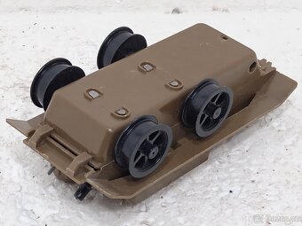 Retro obrněný transportér na klíček IGRA - 7