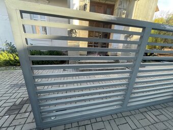 Hliníková posuvná brána + branka - 7