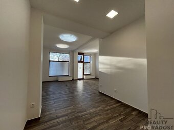 PRONÁJEM KOMERČNÍCH PROSTOR 75m2, Macharova ul., Mor. Ostrav - 7