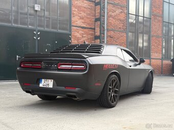 Dodge Challenger 6,4 R/T - 7