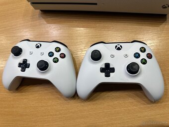 Xbox One S 500 GB + 2 ovladače + 2 hry - 7