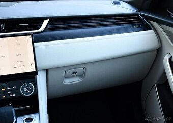 Jaguar F-Pace D200 AWD R-DYNAMIC ZÁRUKA PANO - 7