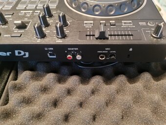Mixážní pult Pioneer DJ DDJ-REV1 - 7