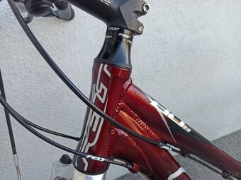 Prodám dámské trekové kolo FELT, Shimano Deore - 7