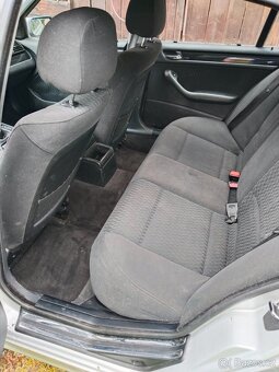 BMW 323i - 7