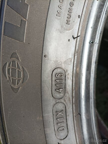 2 zimní pneumatiky Michelin 235/55/19 6mm - 7